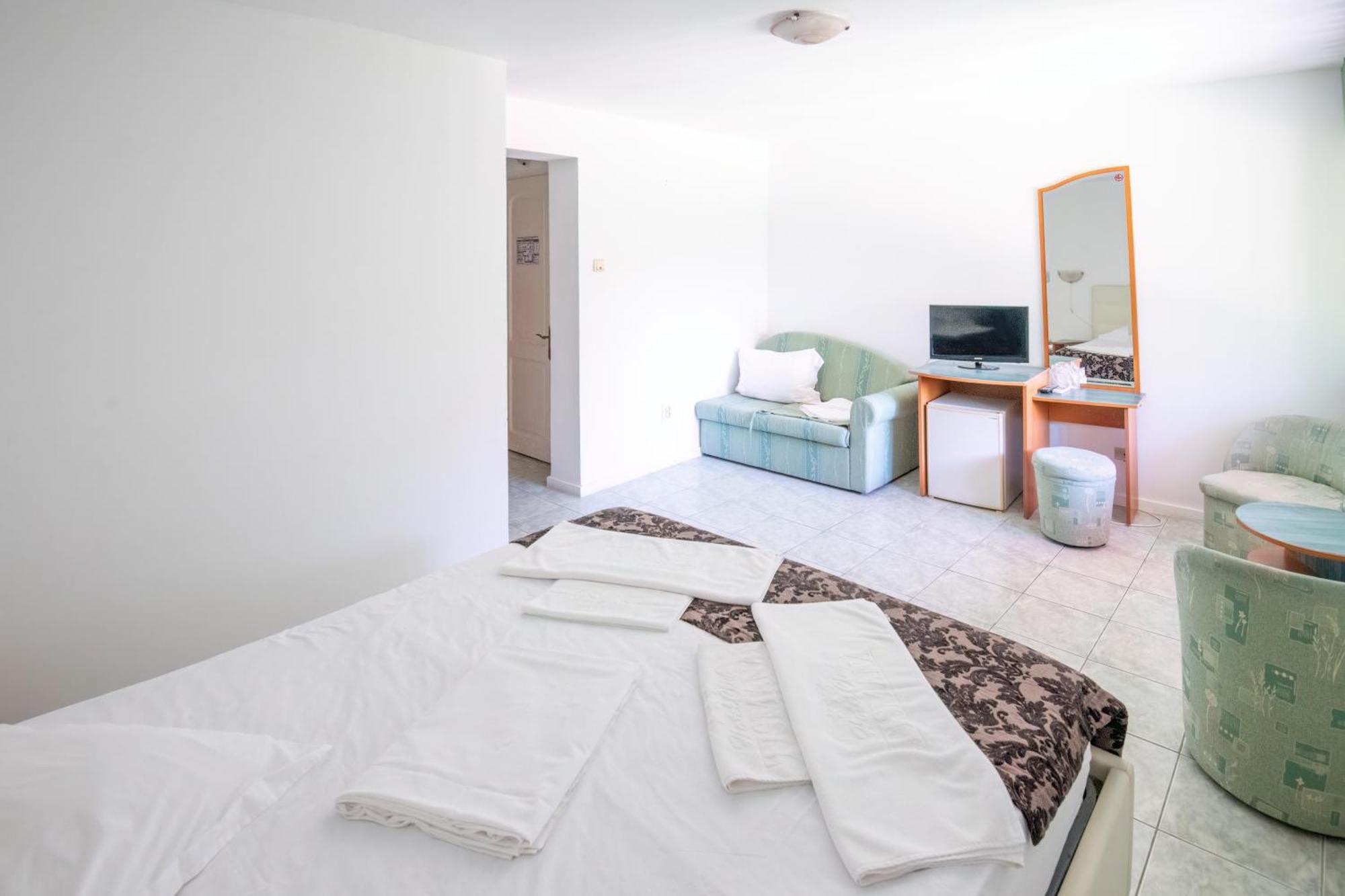 Complex Tismana 3* All Inclusive Jupiter Extérieur photo